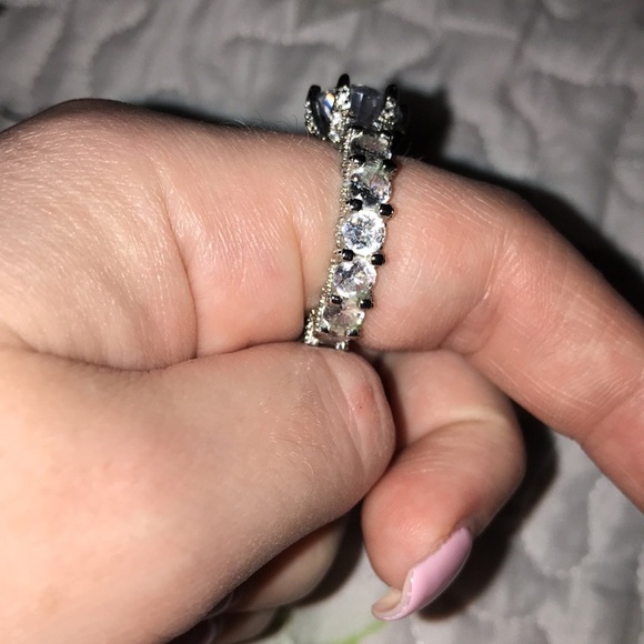 Size 8 silver infinity engagement style ring NWOT - Picture 2 of 5